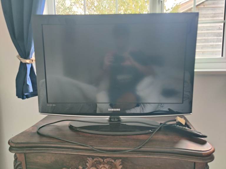 Samsung TV 31.5"