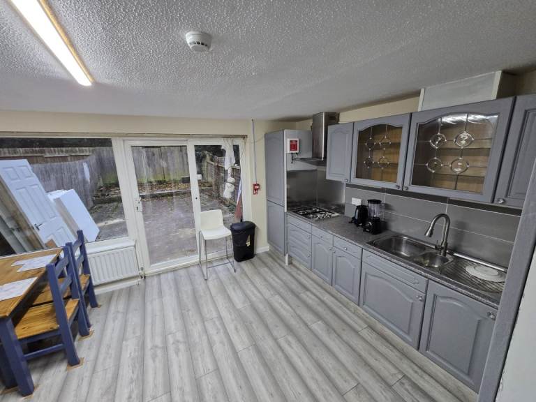 Room to Rent (grond floor) in quite area DownsBarn 