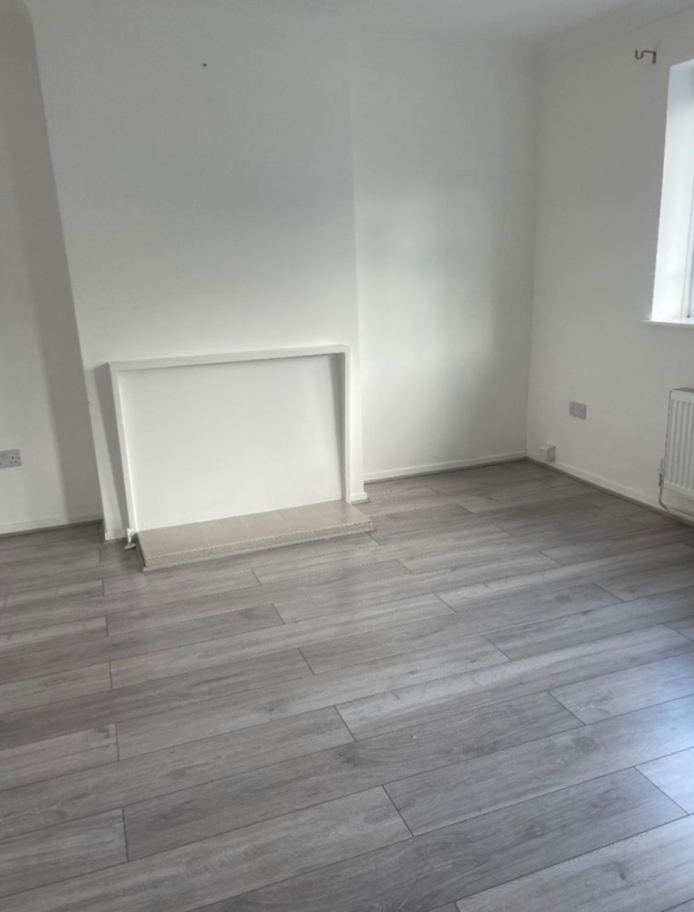 Modern 2-Bedroom Flat | Renovated | Fitted Kitchen | Parking | Suffolk Road, Redbridge, London - IG3
