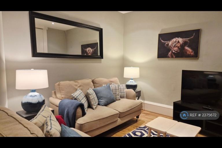 1 bedroom flat in Parliament Square, Edinburgh, EH1 (1 bed) (#2375672)