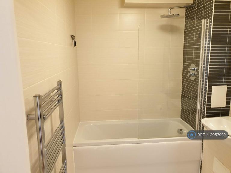 1 bedroom in Quayside House, London, E16 (#2057022)