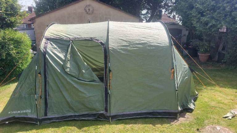 Complete Vango Icarus 5 Family Camping Package – Tent, Canopy, Carpet, Stove, Cupboards & Acc's