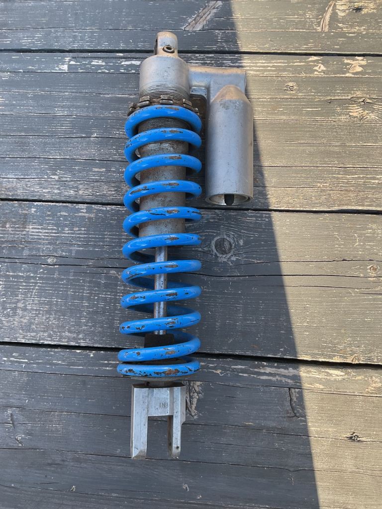 Moto cross rear shocker
