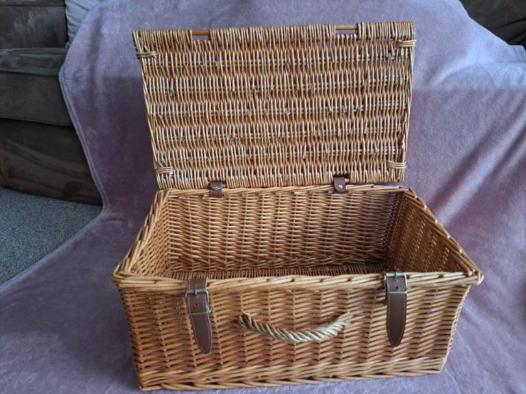 Wicker Basket with lid 