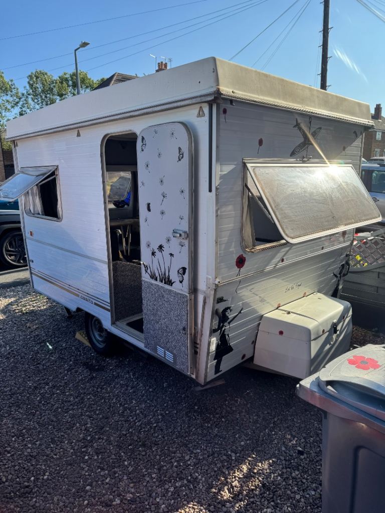 Pop up caravan 