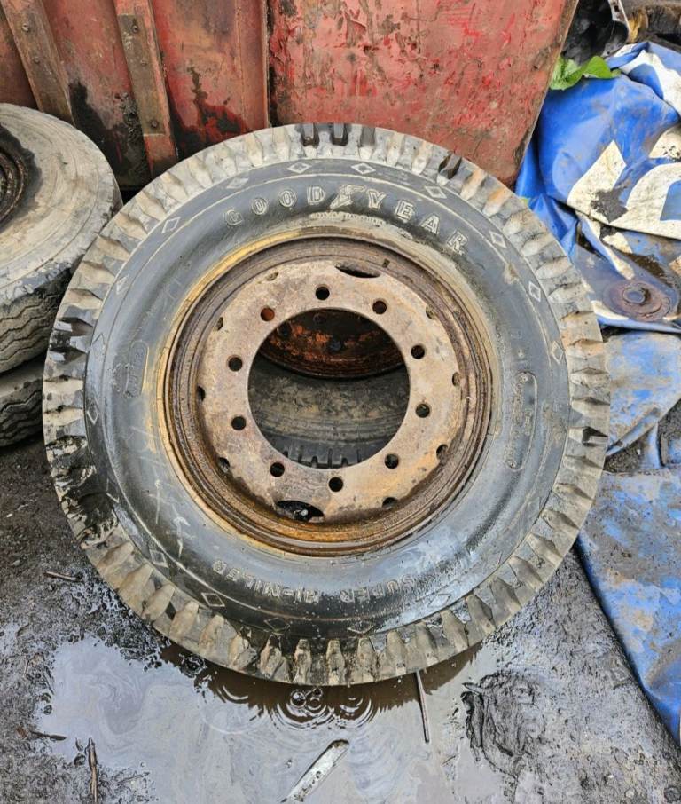 Split Rim & Tyre 10 R20 Goodyear 10.00 R20 Classic Vintage Truck Bus Bedford