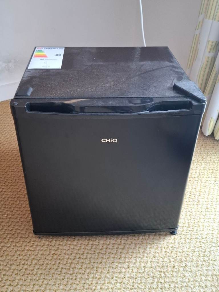 ​CHiQ mini fridge (46L) - quiet, in good condition