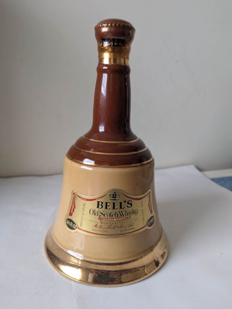 Bell’s Old Scotch Whisky Ceramic Decanter SEALED  ,Vintage 26.5 Fl oz