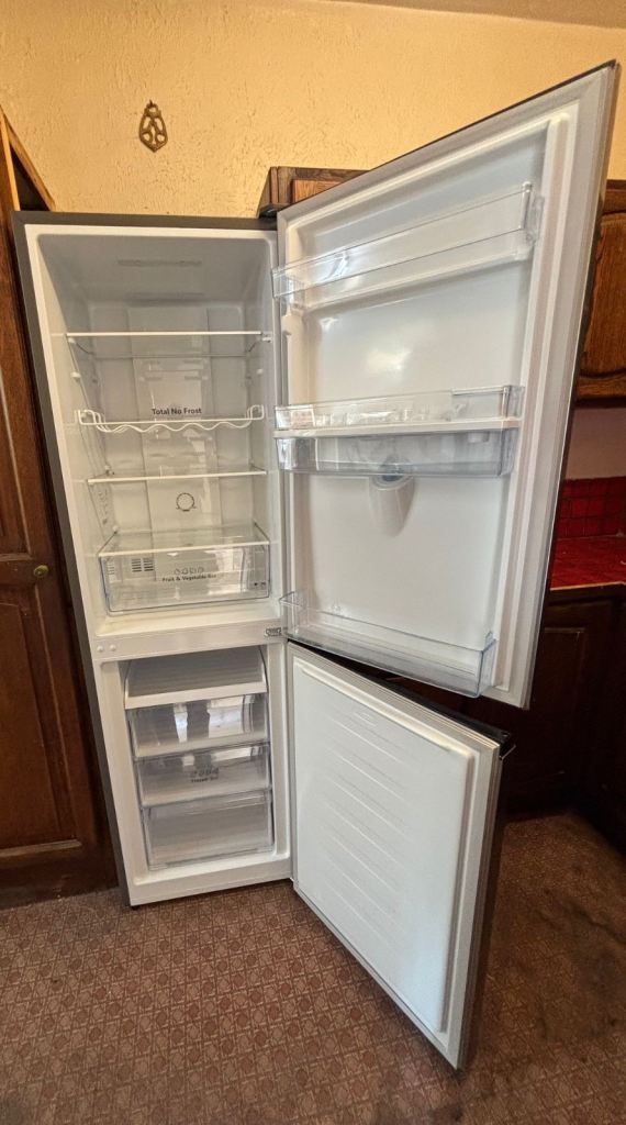 Hisense Freestanding Fridge Freezer RB327N4WC1 – Silver, As Good As New