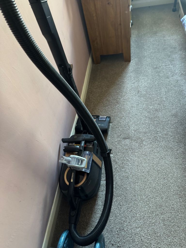 Shark DuoClean  Vacuum Cleaner – Good Condition