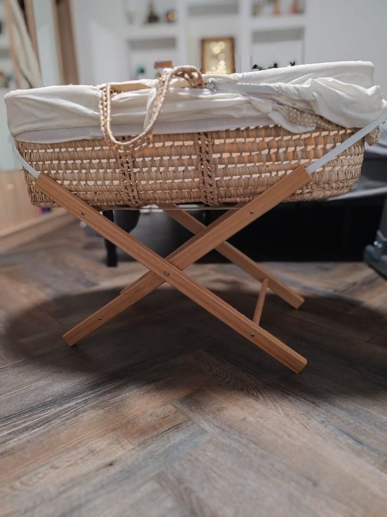 Mosses basket & changing mat