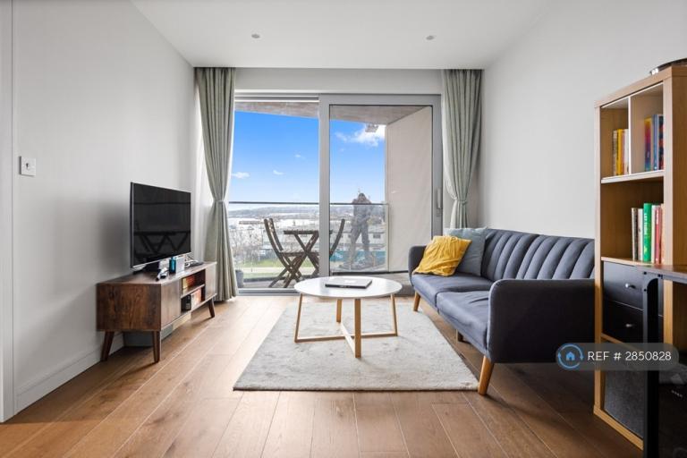 1 bedroom flat in Cutter Lane, London, SE10 (1 bed) (#2850828)