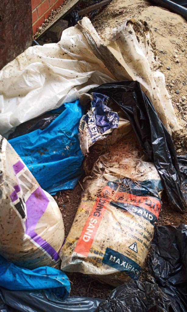 3 bags of building sand