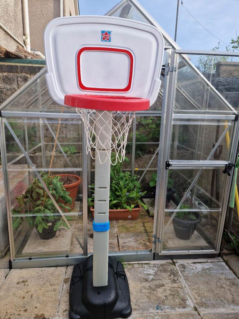 Basketball stand
