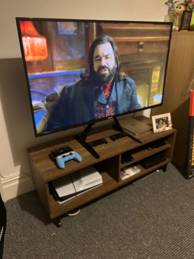 Good Condition Large Screen Smart TV (Hisense U7A)