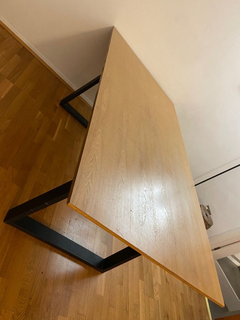 Dining table. 6 - 8 seater