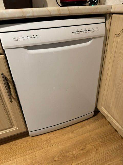 White Freestanding Currys Dishwasher – Good Condition