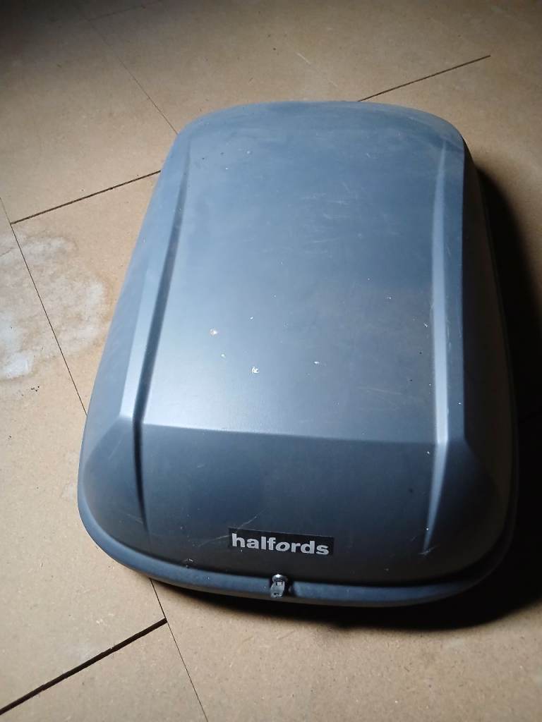 Halifords Locking Car Roof Box