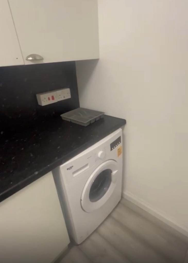 Spacious Double Room with Private En-Suite  in Rainham(RM13)