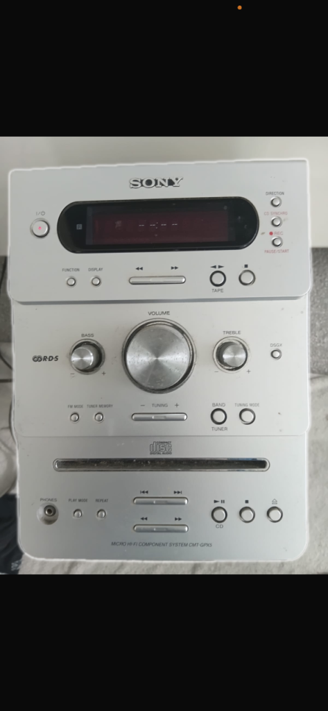 Sony CDX-GT200 Stereo System with CD Player and Radio