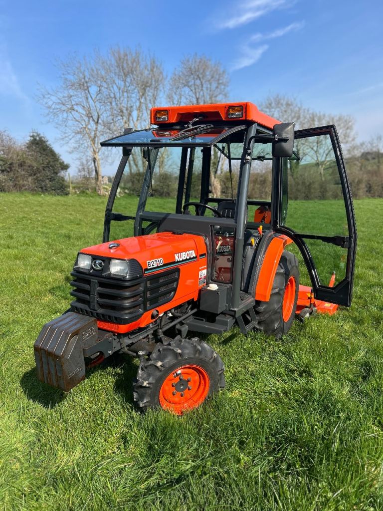 Tractor (Kubota B2710)