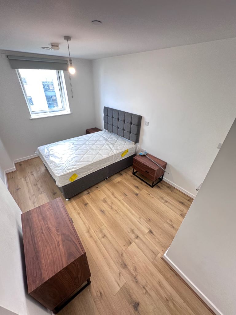 Laminate Flooring Supply & Fit From £29/m² | South East London