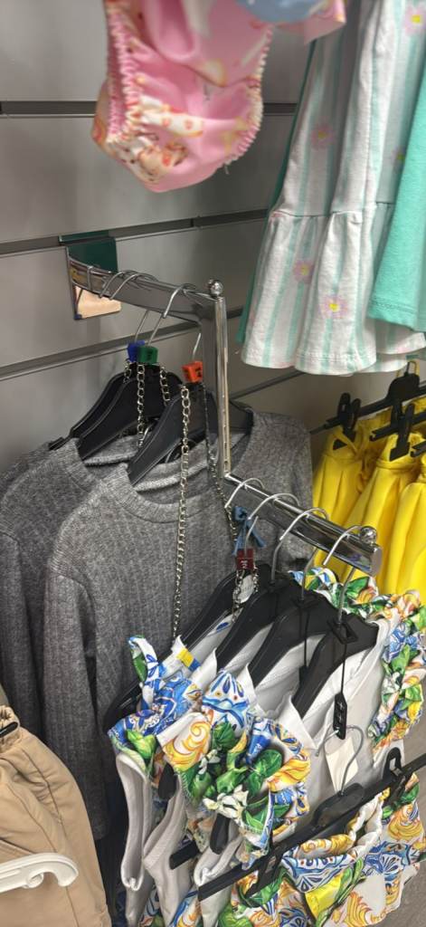 10 x stepped arm for slat wall clothing
