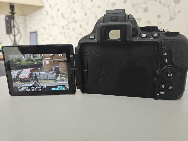 NIKON D5600 PLUS NIKON LENS