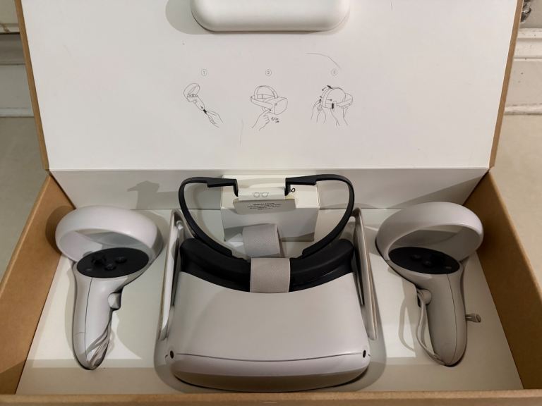 Meta Quest 2 Headset and controllers 