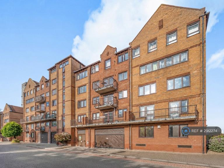 3 bedroom flat in Frans Hals Court, London, E14 (3 bed) (#2912274)