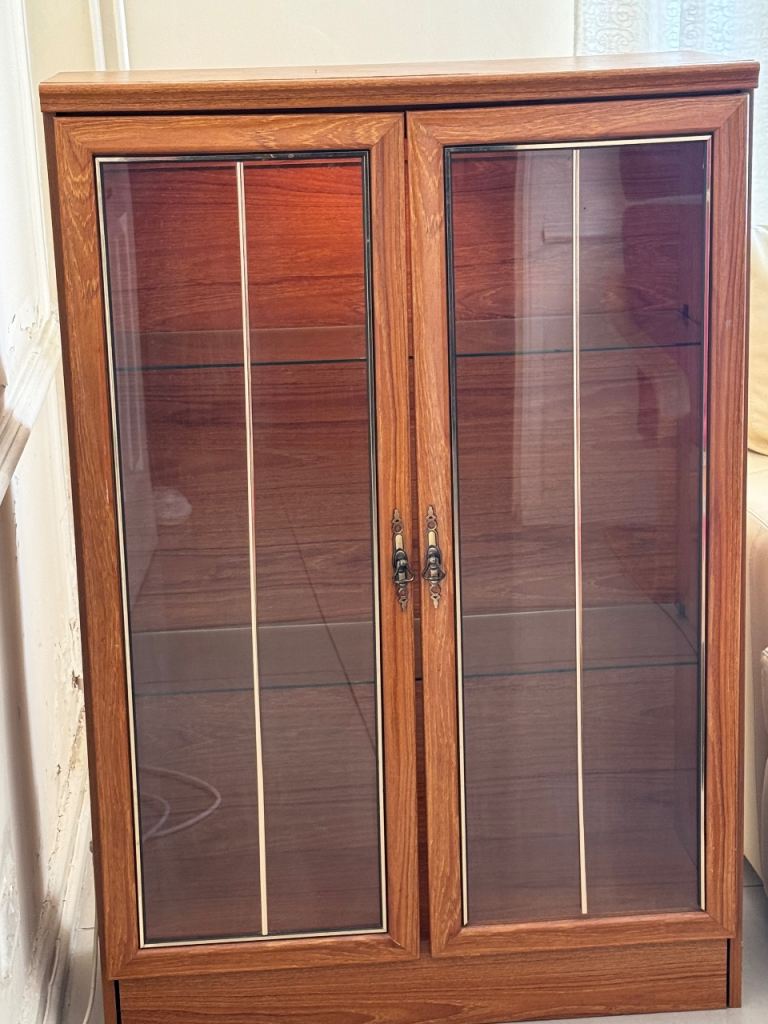 Brown wooden display case with led 