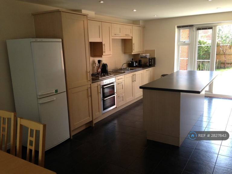 6 bedroom house in Wall Brown Way, Aylesbury, HP19 (6 bed) (#2827843)