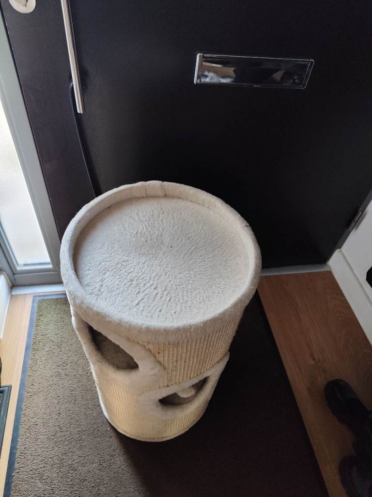 Cats tower/scratcher