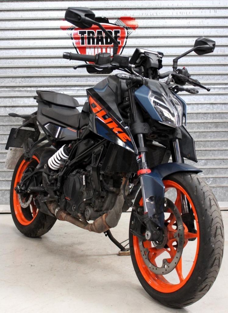 2024 24 KTM DUKE 125 ABS LEARNER LEGAL TRADE SALE NEW SHAPE HPI CLEAR 9K BLUE