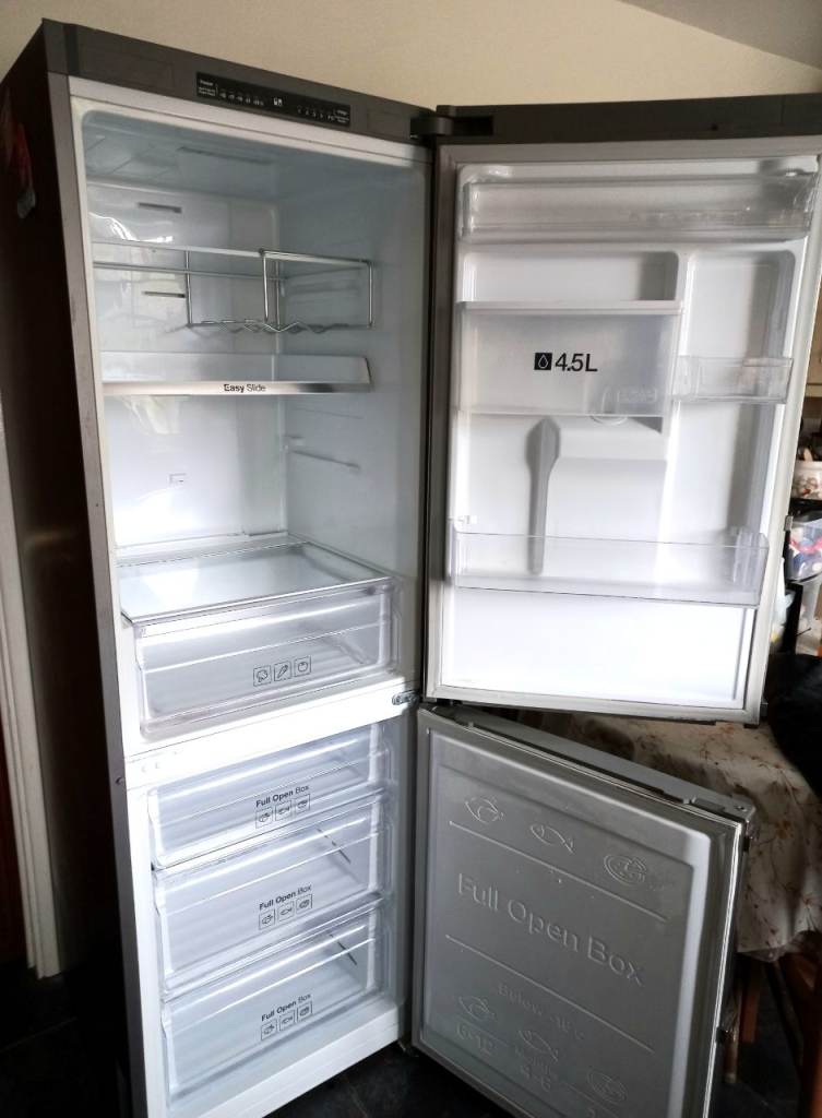 Samsung free standing fridge freezer with water dispenser 
