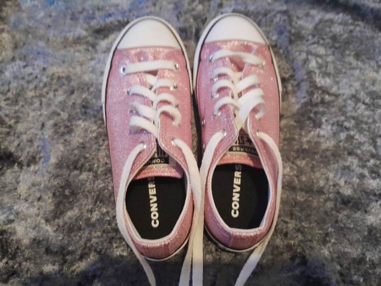 Kids pink converse