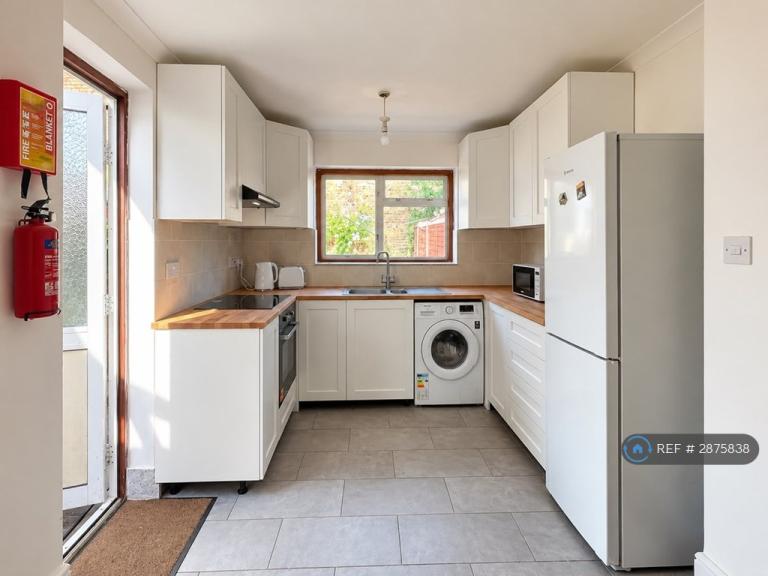 5 bedroom house in Granville Road, London, N22 (5 bed) (#2875838)