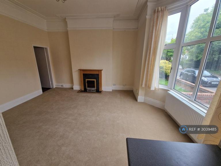 1 bedroom flat in Station Road, Kenilworth, CV8 (1 bed) (#3039485)