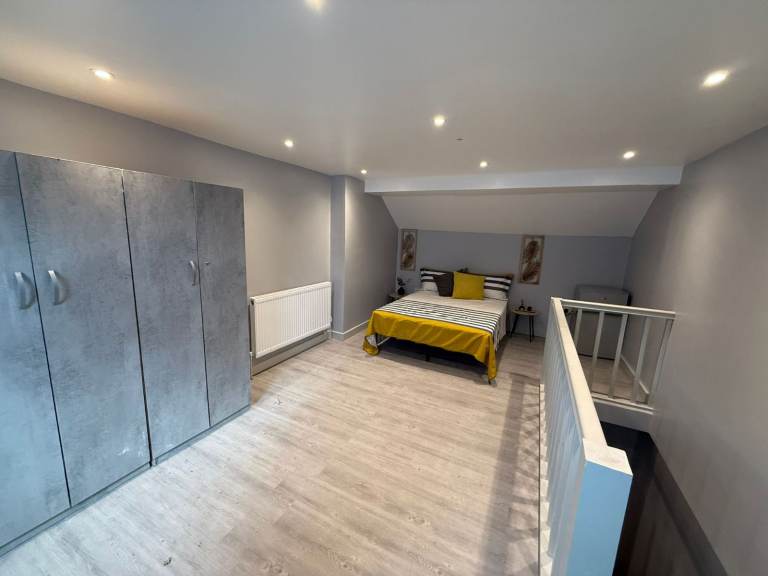 Large Double Bedroom | Seven Sisters🎉🎉