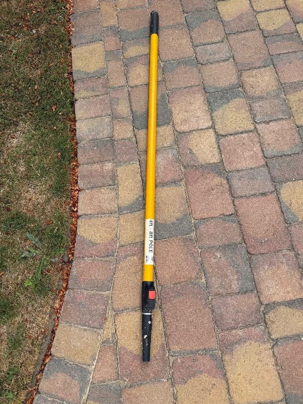 Extendable 4ft-8ft Pole – Good Condition
