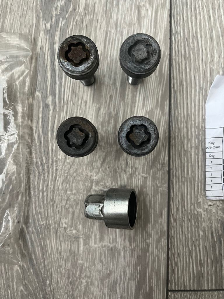 Genuine Nissan Qashqai Locking Wheel Nuts (Bolts)