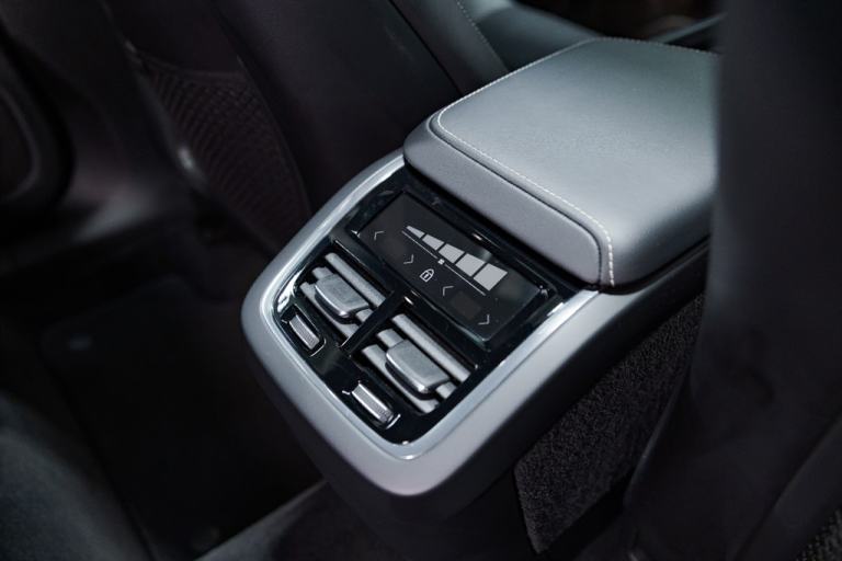 2022 Volvo XC60 2.0 B4D R DESIGN Pro 5dr AWD Geartronic ESTATE DIESEL Automatic