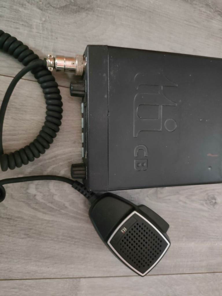 CB Radio with Microphone – Good Condition