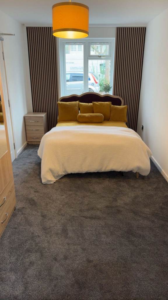 Studio ensuite close to Train station