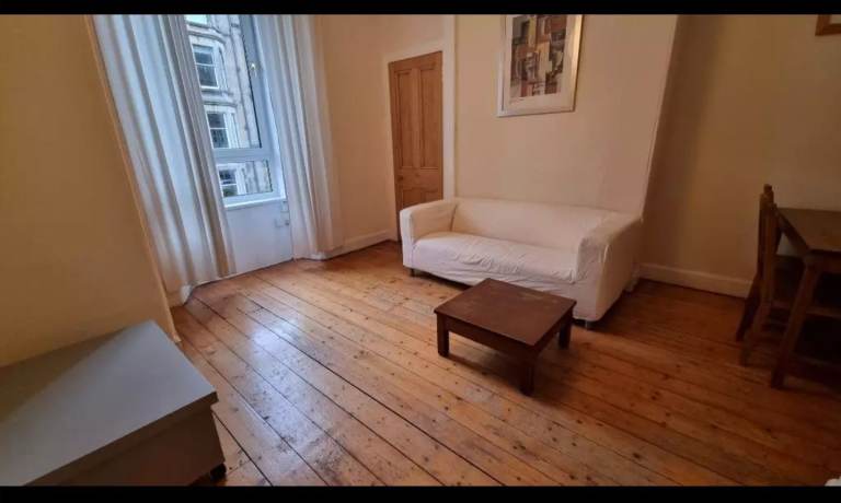 Highly desirable, 1 bedroom, 1st floor flat off London Road – available soon