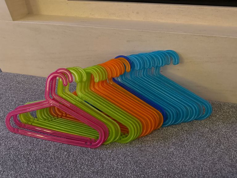 30 x Coathangers 