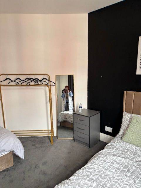 Bargain- Stunning & spacious  fully furnished 5 bed   house on st bedes avenue, blackpool FY4 1AQ 