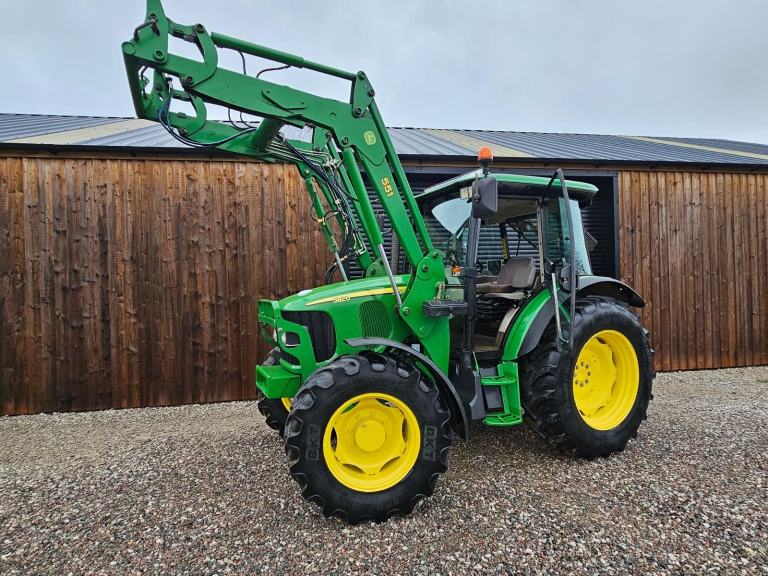 JOHN DEERE 5820 WITH 551 LOADER *MUST SEE*WELL PRESENTED EXAMPLE*TRACTOR