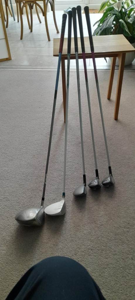SET OF LADIES GOLF CLUBS, WOODS AND HYBRIDS