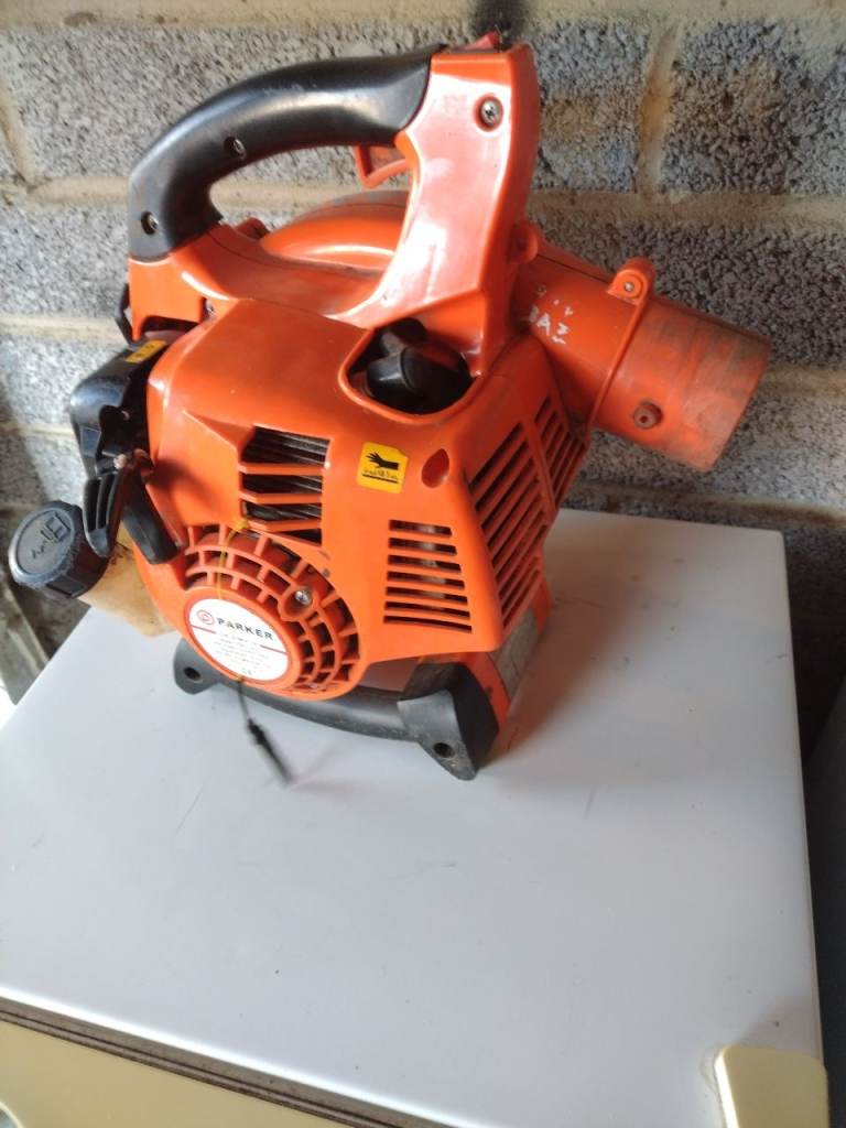 Petrol leaf blower 2 stroke engine blower tube missing good working order 